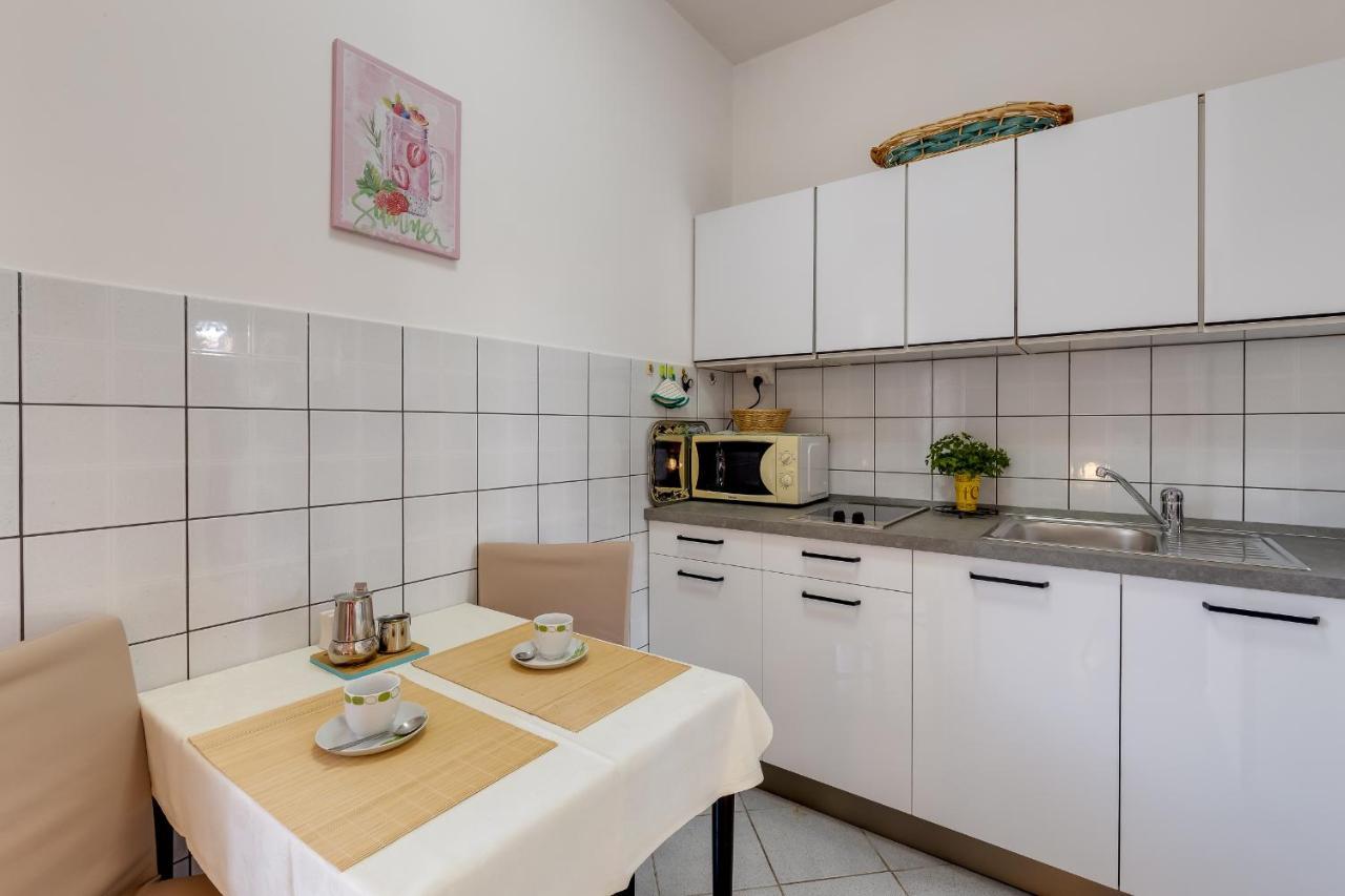 Apartment House Matosevic โปเรช ภายนอก รูปภาพ